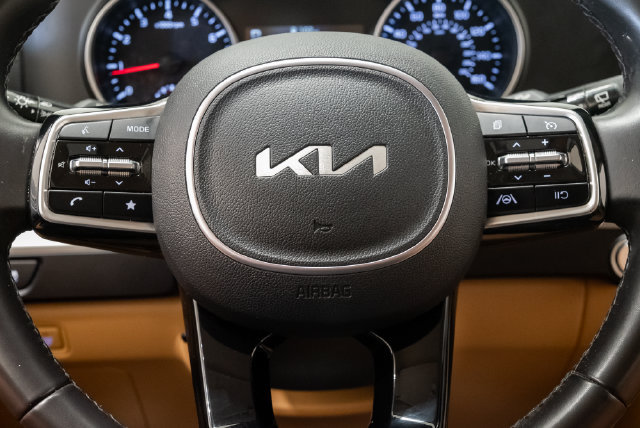 Used 2024 Kia Carnival LX FWD image 12