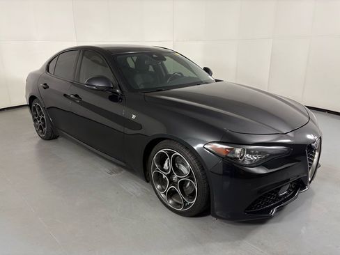 Used 2022 Alfa Romeo Giulia Ti image 2
