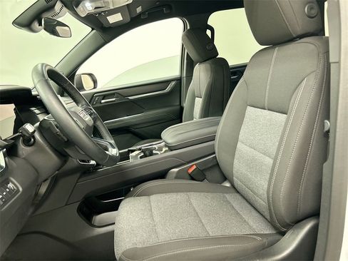 Used 2025 GMC Acadia Elevation image 9