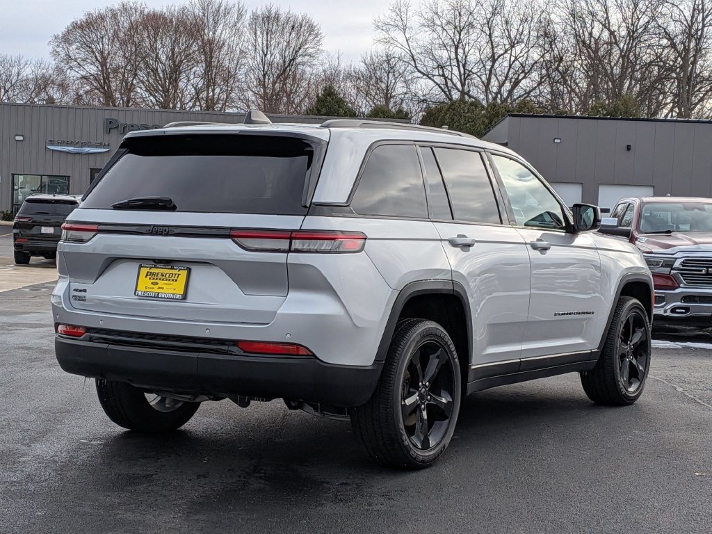 Used 2024 Jeep Grand Cherokee Altitude AWD/4WD image 7