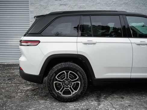 Used 2023 Jeep Grand Cherokee Trailhawk image 16