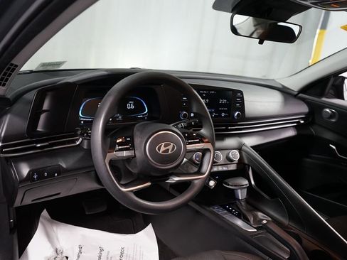 Used 2024 Hyundai Elantra SE image 11