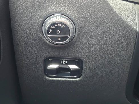 Used 2023 Mercedes-Benz GLC 300 4MATIC image 38