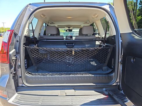 Used 2022 Lexus GX 460 Premium w/ Accessory Package AWD/4WD image 29