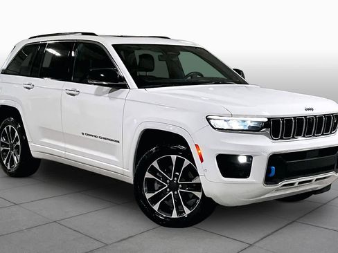 Used 2023 Jeep Grand Cherokee Overland w/ Advanced Protech Group III AWD/4WD image 3