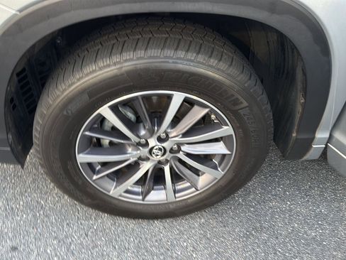 Certified 2017 Toyota Highlander XLE image 34