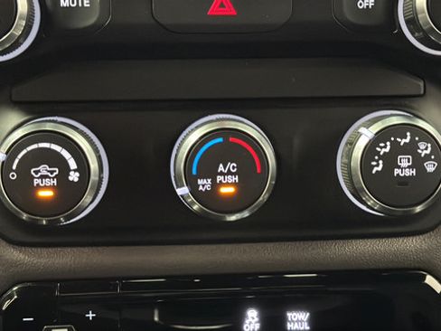 Used 2020 RAM 1500 Big Horn AWD/4WD image 17