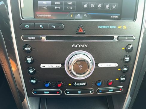 Used 2016 Ford Explorer Platinum AWD/4WD image 29