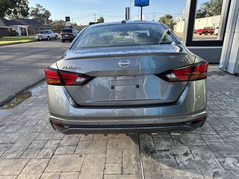 Used 2024 Nissan Altima 2.5 SV image 11