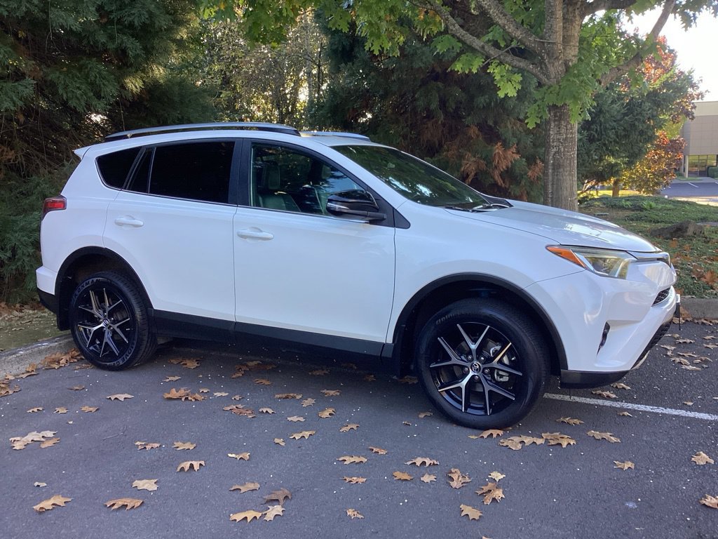 Used 2017 Toyota RAV4 SE w/ Power Extra Value Package AWD/4WD image 9