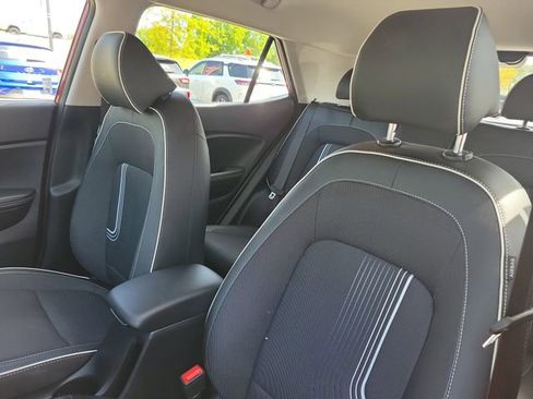 Used 2025 Hyundai Venue Limited FWD image 16
