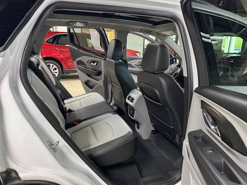 Certified 2022 GMC Terrain SLT w/ Infotainment Package II AWD/4WD image 12