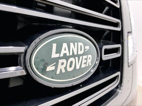 Used 2025 Land Rover Range Rover SE AWD/4WD image 10