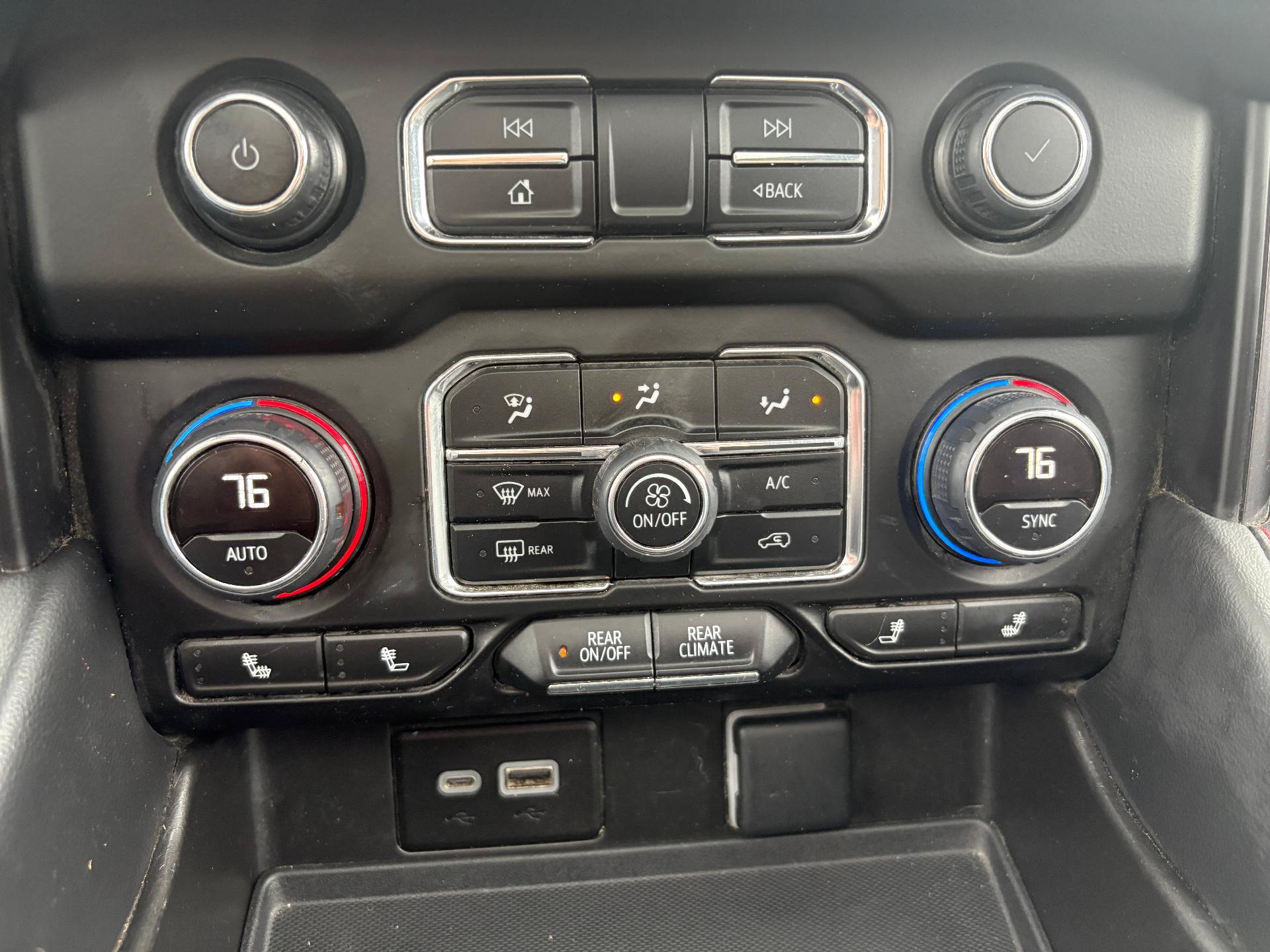 Used 2024 Chevrolet Suburban RST w/ Luxury Package AWD/4WD image 30