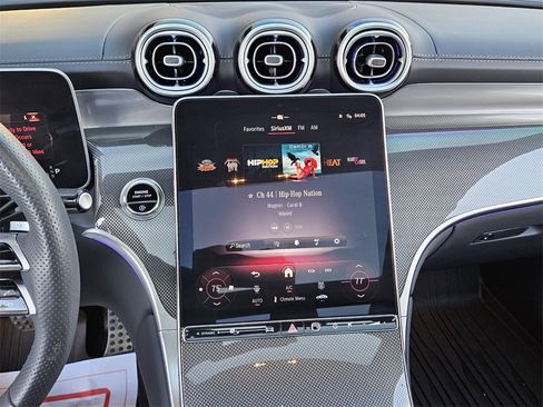 Used 2025 Mercedes-Benz GLC 300 4MATIC image 17