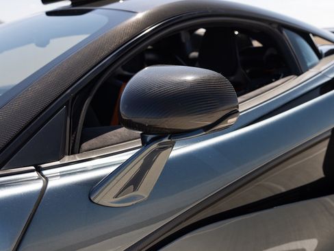 Used 2020 McLaren 620R RWD image 19