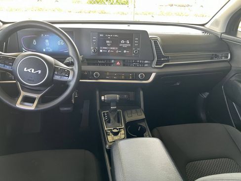 Used 2025 Kia Sportage LX FWD image 30