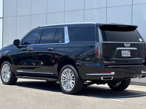 Used 2025 Cadillac Escalade ESV Luxury AWD/4WD image 3