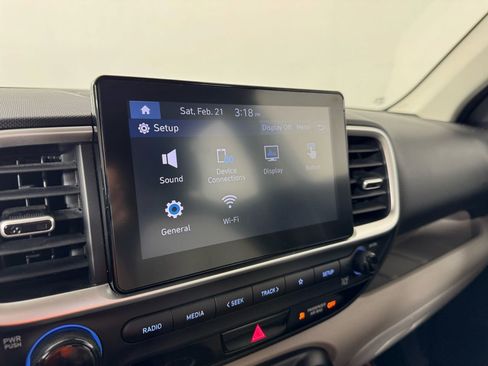 Used 2024 Hyundai Venue SEL image 19