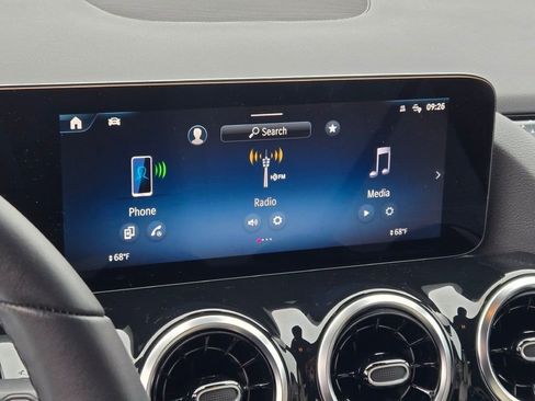 Used 2025 Mercedes-Benz GLA 250 4MATIC image 21