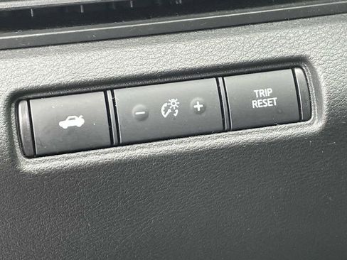 Used 2024 Nissan Altima 2.5 SV image 18