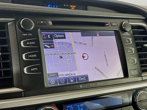 Used 2019 Toyota Highlander XLE image 22