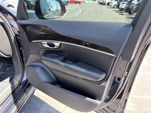 Used 2019 Volvo XC90 T5 Momentum w/ Advanced Package image 11