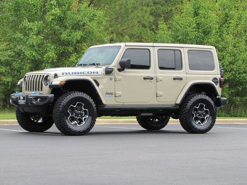 Used 2022 Jeep Wrangler Unlimited Rubicon 4xe w/ Cold Weather Group AWD/4WD image 3