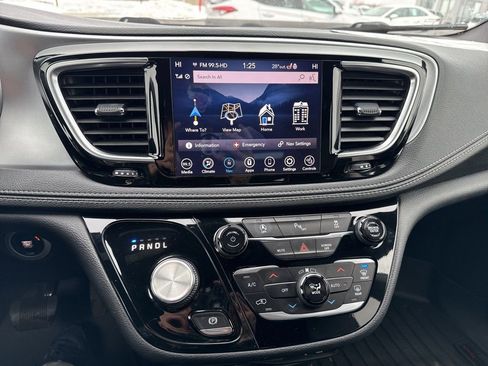 Used 2020 Chrysler Pacifica Limited image 15