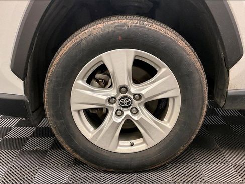 Used 2019 Toyota RAV4 XLE w/ Convenience Package image 7