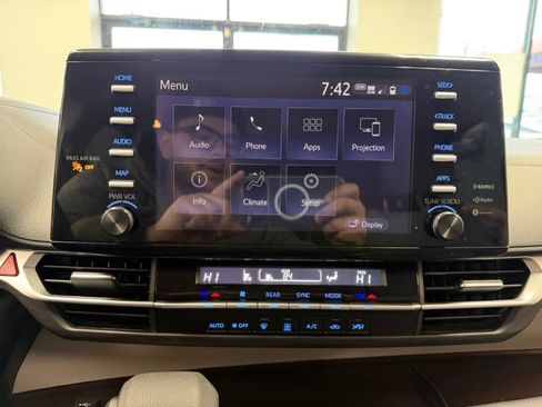 Used 2022 Toyota Sienna LE image 38