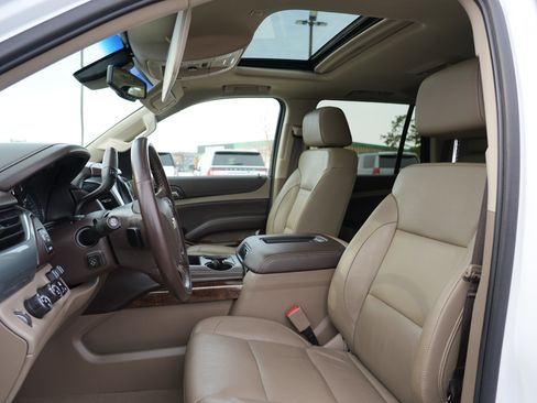 Used 2019 Chevrolet Tahoe LT w/ Luxury Package image 12