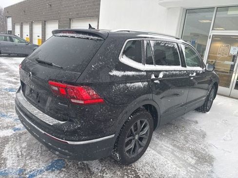 Used 2023 Volkswagen Tiguan SE w/ Panoramic Sunroof Package image 5