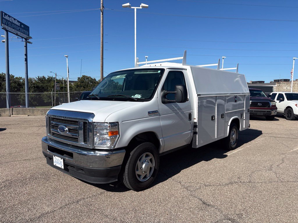 Used 2022 Ford E-350 and Econoline 350 Super Duty w/ Power Windows & Locks Group RWD image 3