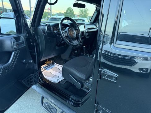 Used 2015 Jeep Wrangler Unlimited Sport w/ Connectivity Group AWD/4WD image 8