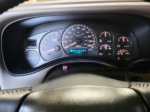 Used 2002 Chevrolet Suburban LT RWD image 9