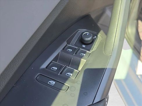 New 2026 Volkswagen Jetta SE FWD image 5