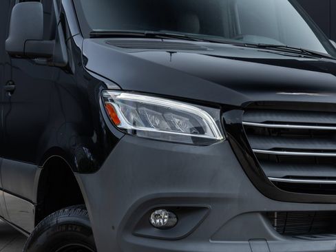 Used 2024 Mercedes-Benz Sprinter 2500 image 17