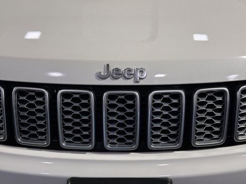 Used 2020 Jeep Grand Cherokee Summit AWD/4WD image 12