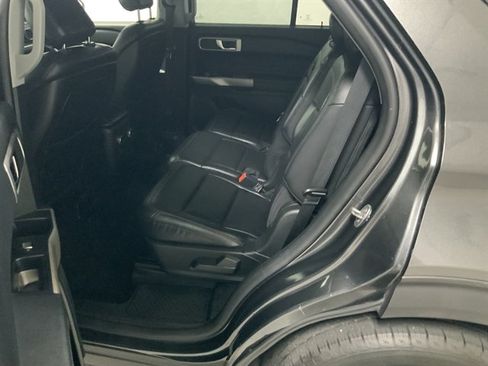 Used 2020 Ford Explorer XLT w/ Equipment Group 202A AWD/4WD image 16