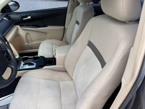 Used 2014 Toyota Camry LE FWD image 31