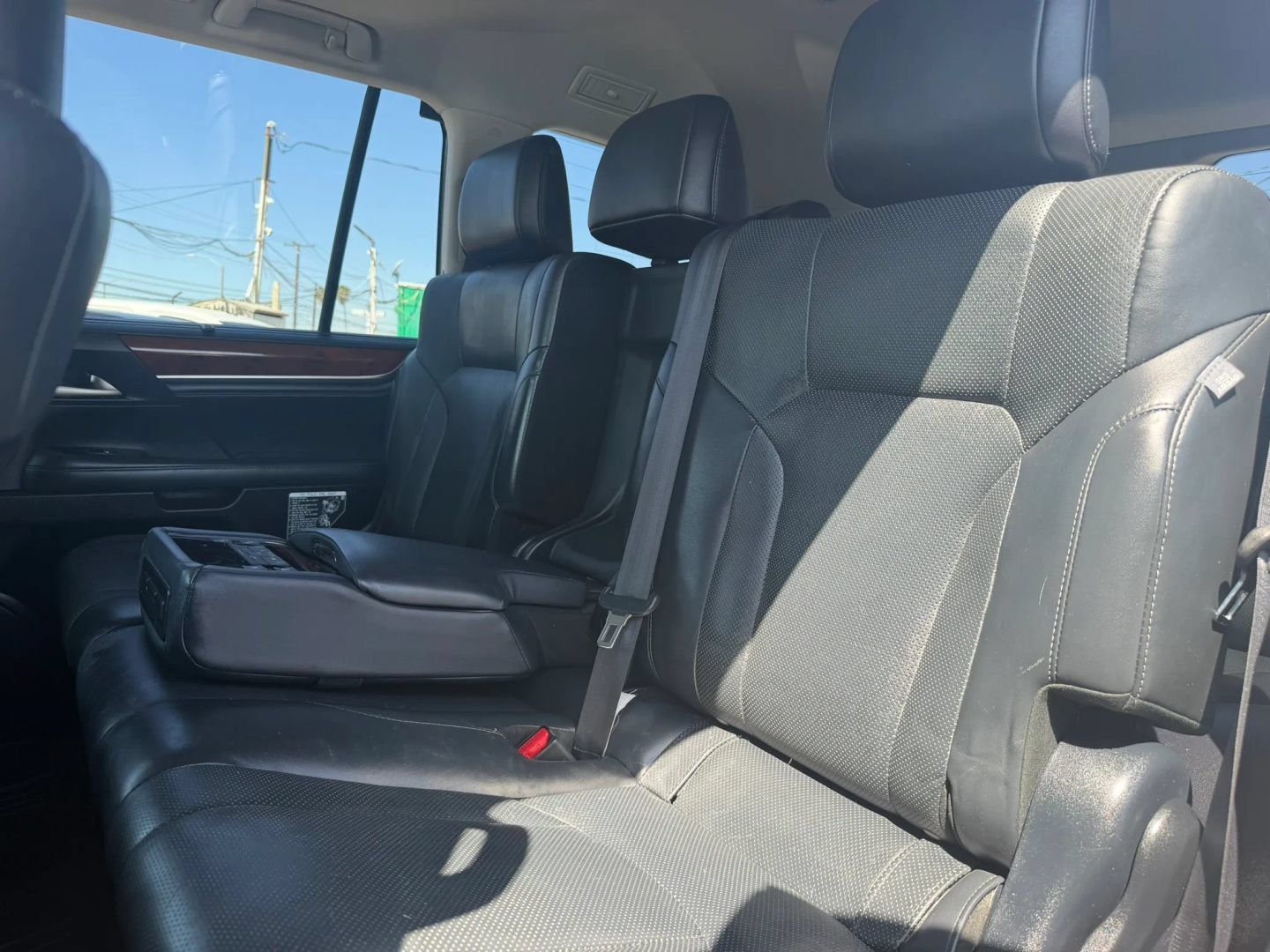Used 2017 Lexus LX 570 4WD w/ Luxury Package image 13