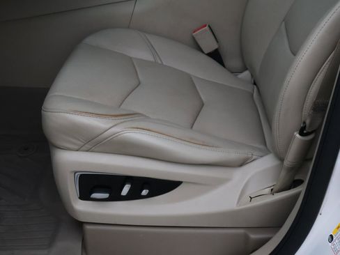 Used 2019 Cadillac Escalade Luxury RWD image 18