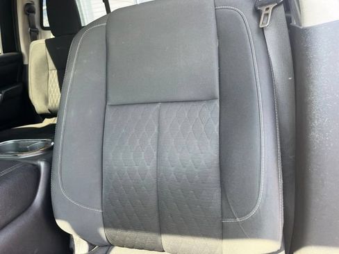 Used 2018 Nissan Titan SV w/ SV Convenience Package AWD/4WD image 9