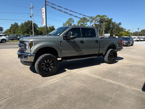 Used 2019 Ford F250 XLT w/ XLT Value Package image 2