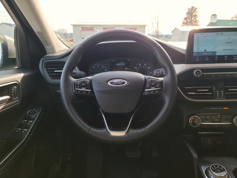 Used 2022 Ford Escape SE w/ Cold Weather Package image 10