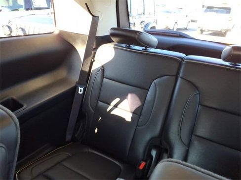 Used 2022 GMC Acadia Denali w/ Denali Technology Package image 8