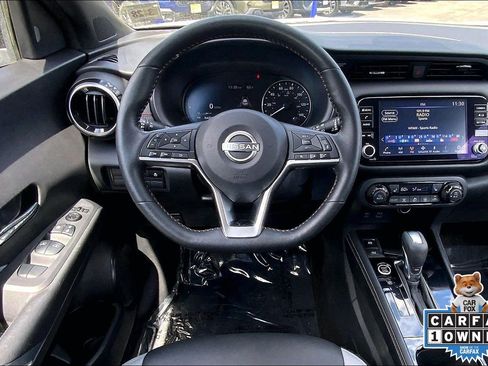 Used 2023 Nissan Kicks SR w/ SR Premium Package FWD image 5