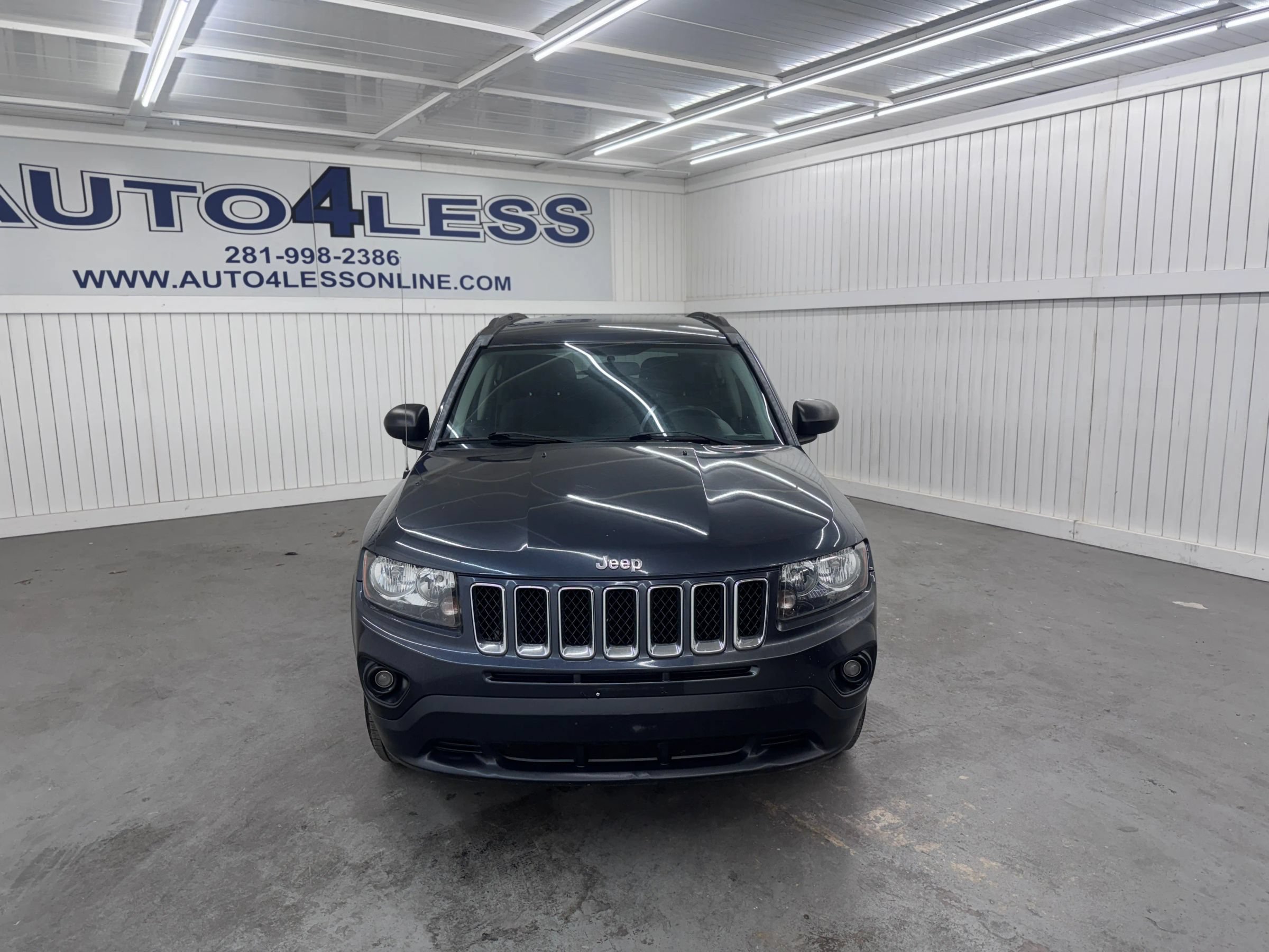 Used 2015 Jeep Compass Sport FWD image 2