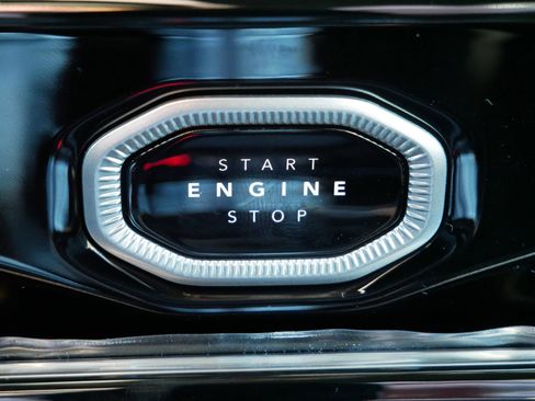 New 2026 Jeep Grand Cherokee Altitude image 20